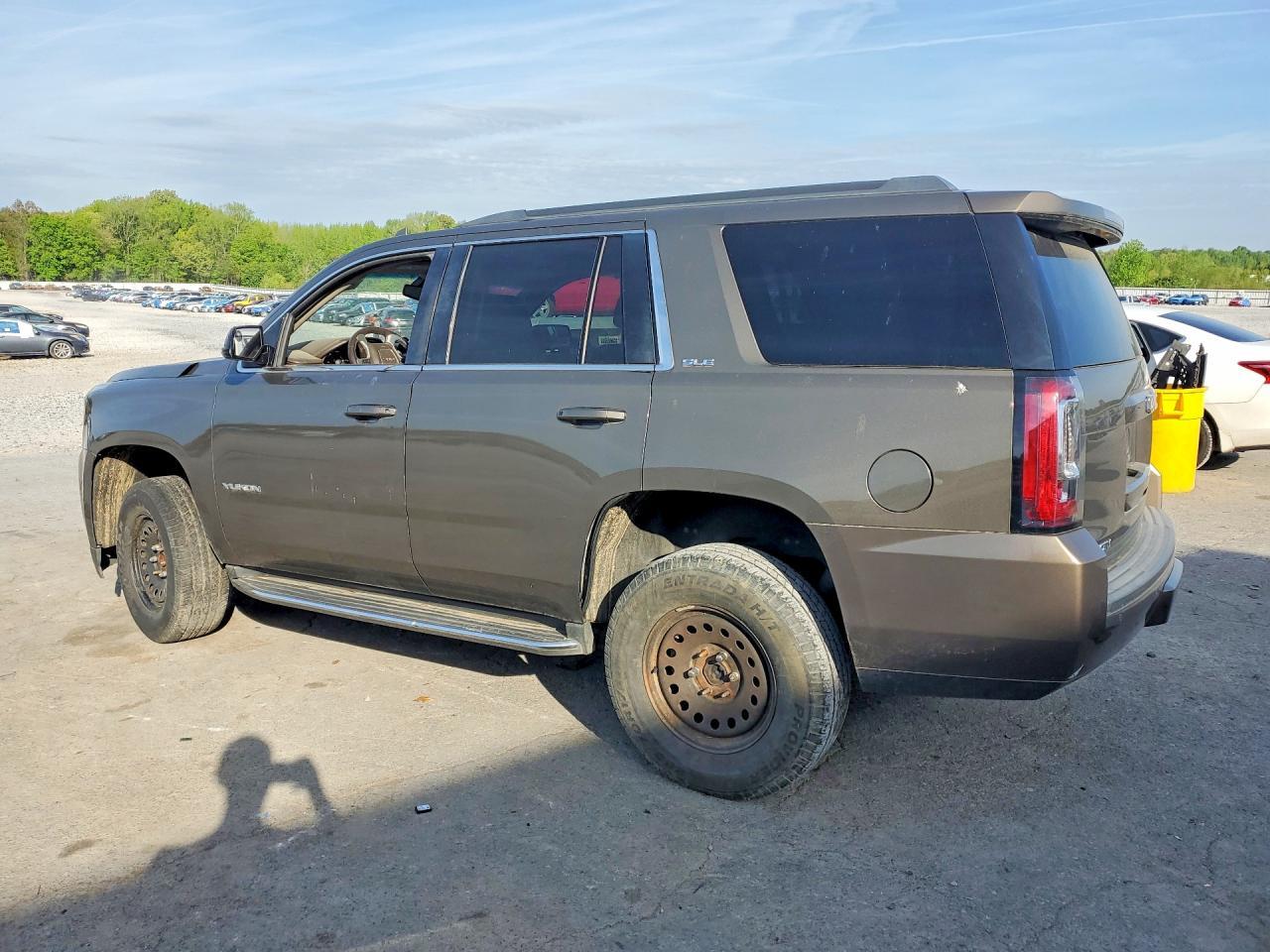 2016 GMC Yukon Sle - zdjęcie 2