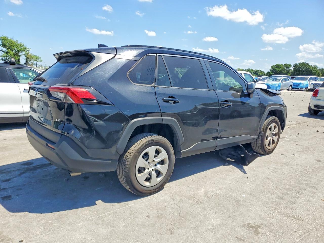 2019 Toyota Rav4 Le - zdjęcie 3