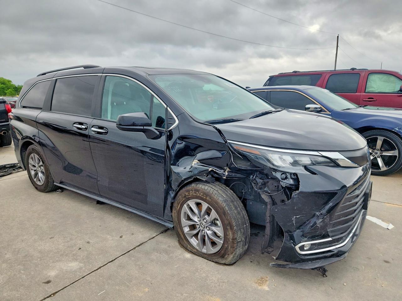 2024 Toyota Sienna Xle - zdjęcie 4