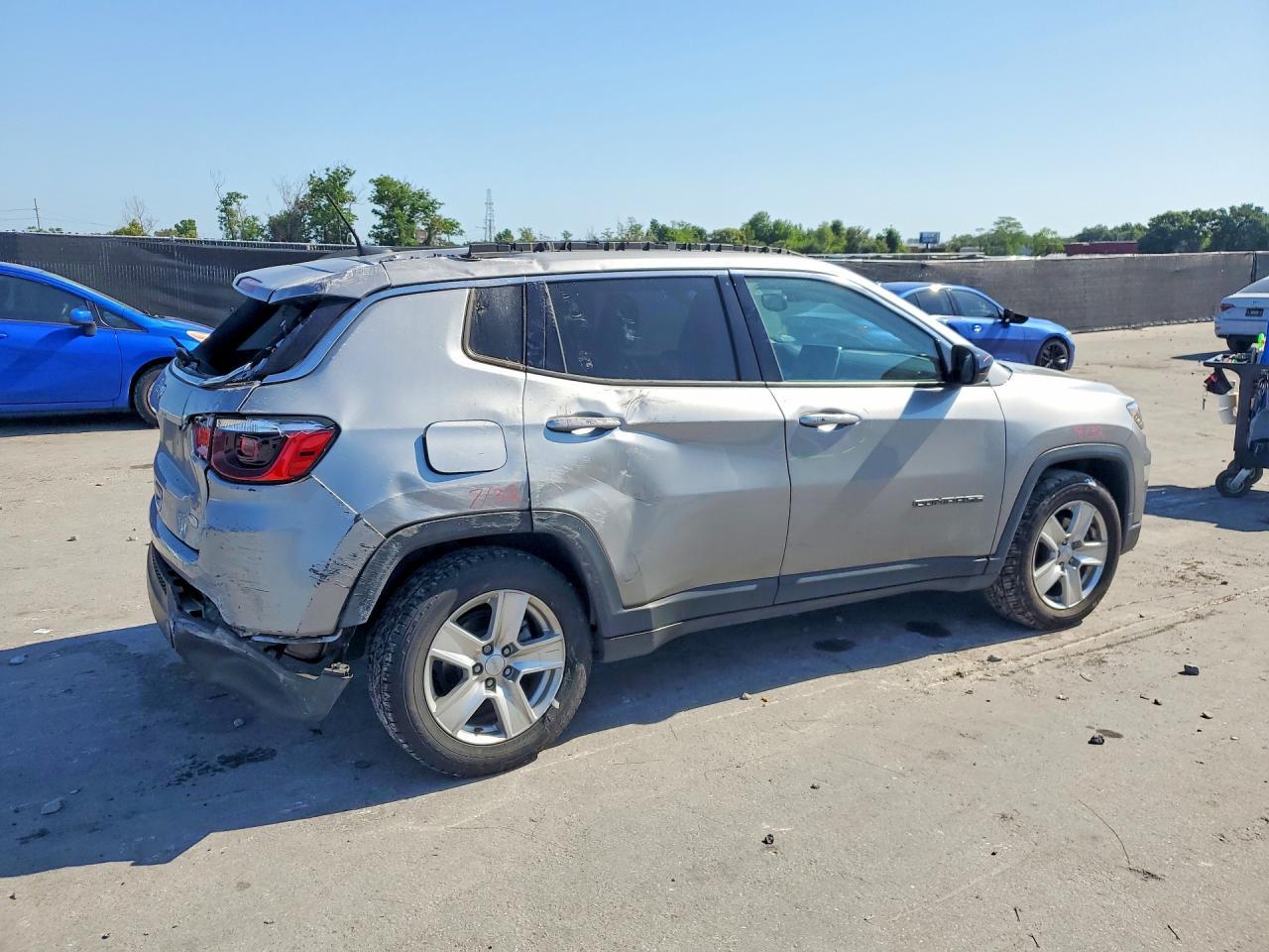 2022 Jeep Compass Latitude - zdjęcie 3