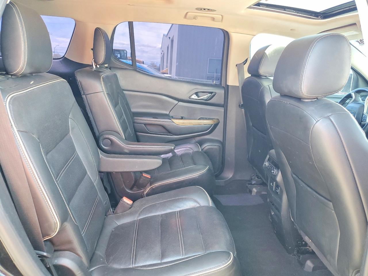 2017 GMC Acadia Denali - zdjęcie 11