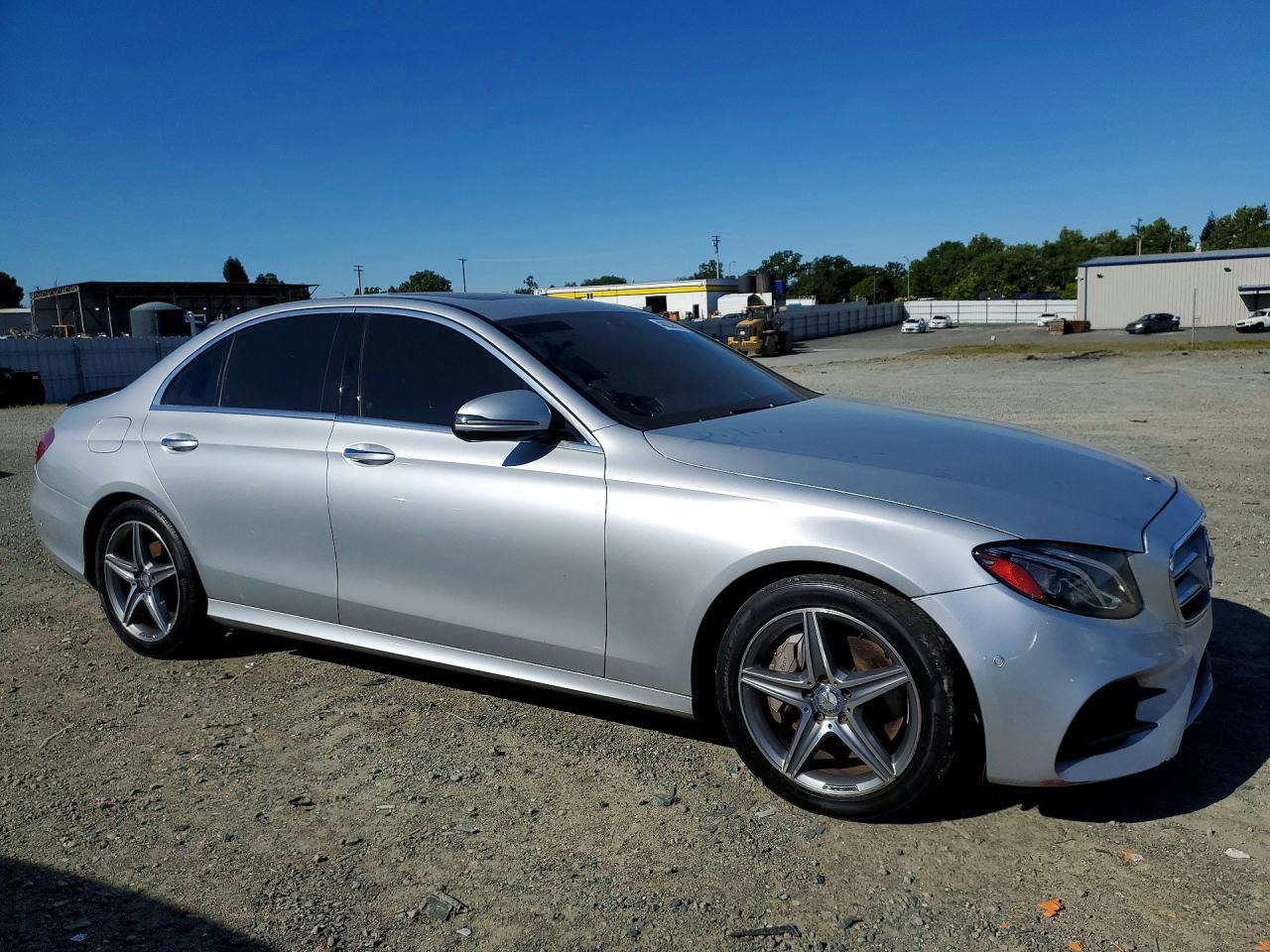 2017 Mercedes-Benz E 300 - zdjęcie 4