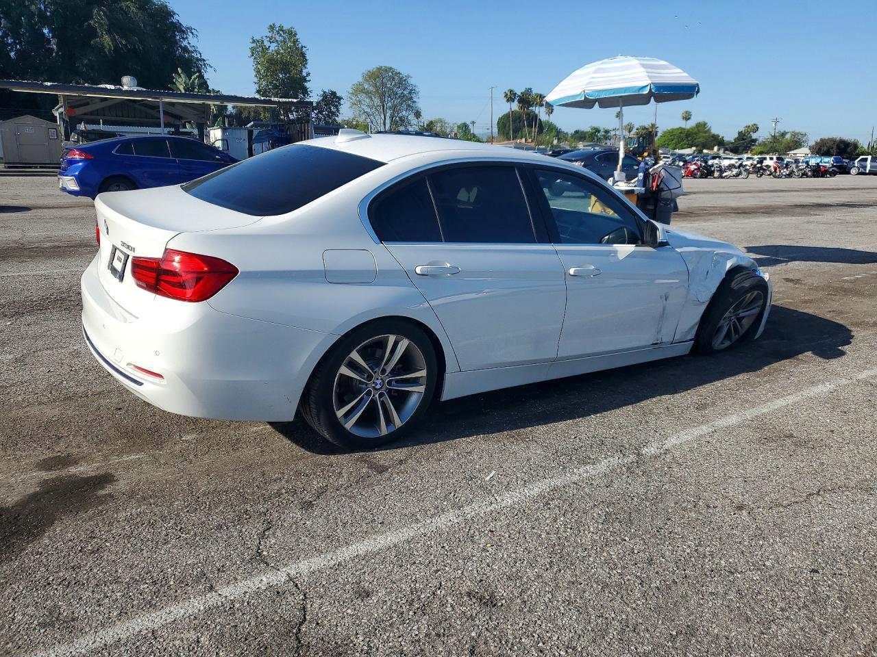 2017 BMW 330 I - zdjęcie 3