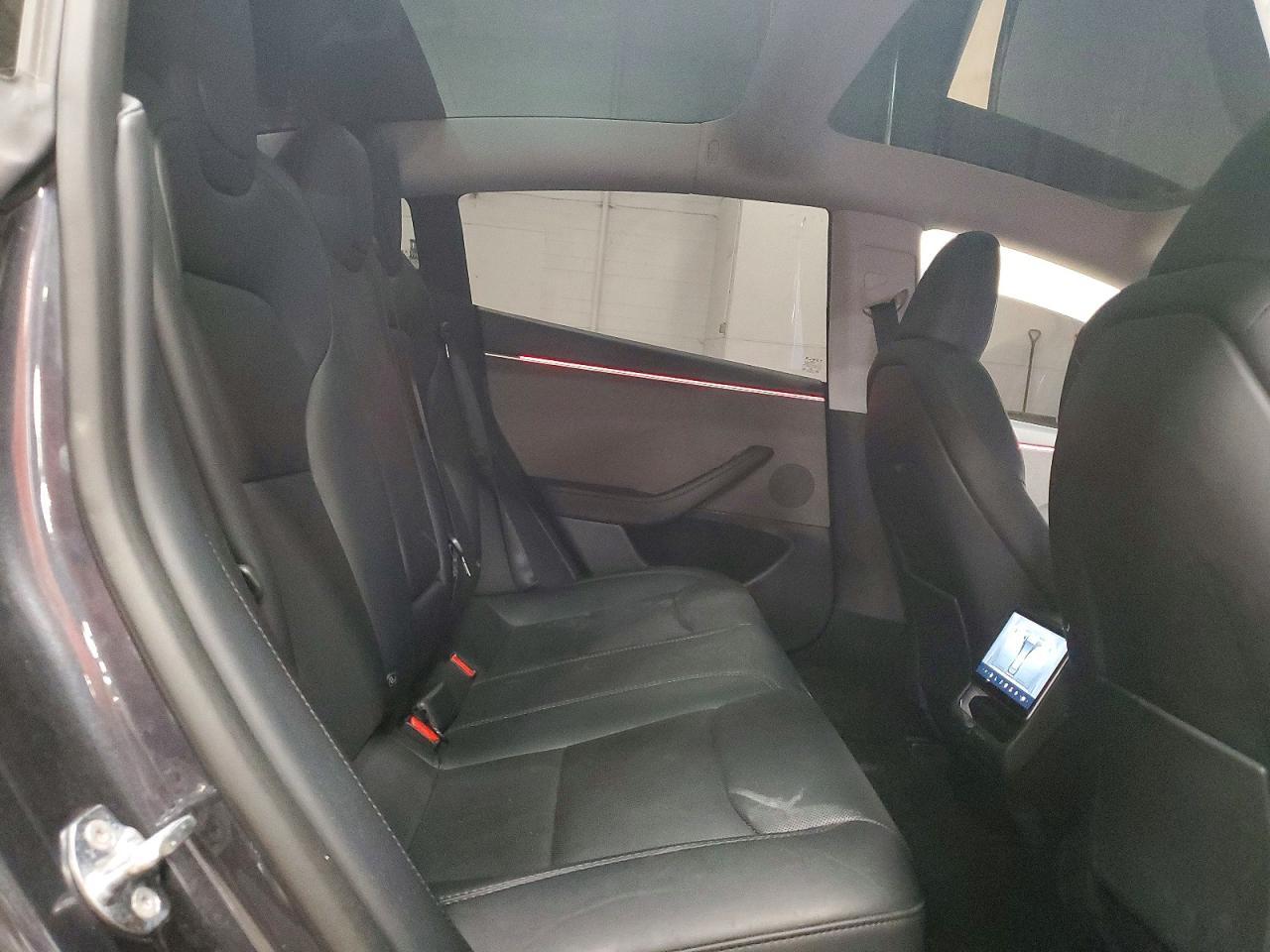 2025 Tesla Model 3 - zdjęcie 10