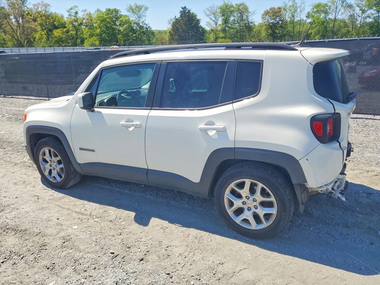 2016 Jeep Renegade Latitude - zdjęcie 2