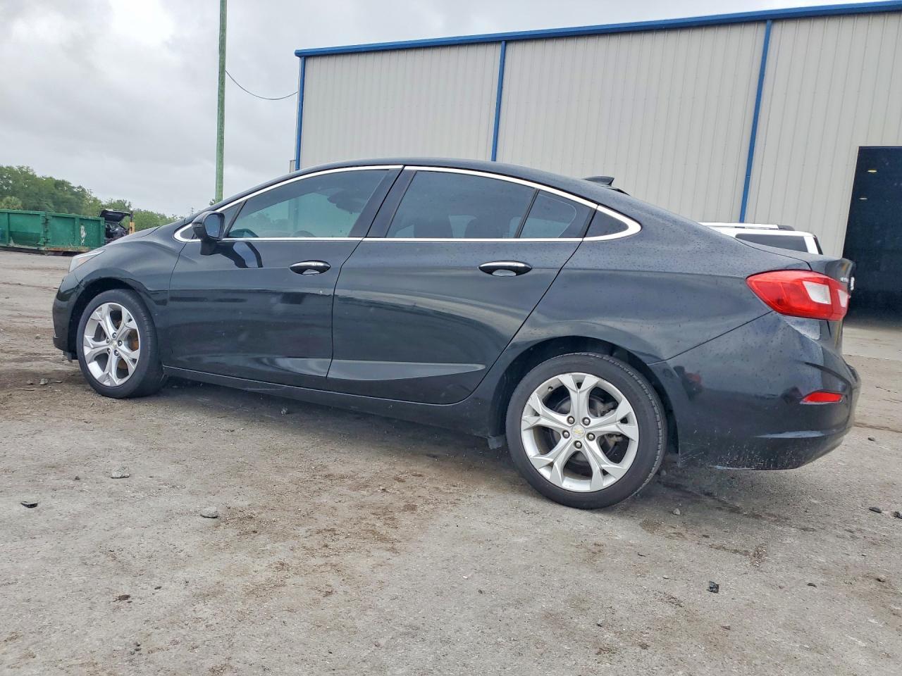 2017 Chevrolet Cruze Premier - zdjęcie 2