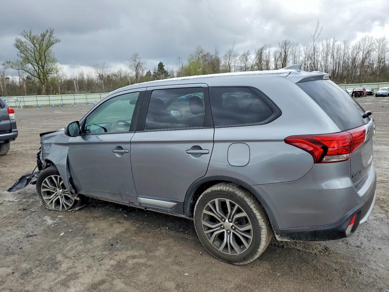 2017 Mitsubishi Outlander Se - zdjęcie 2