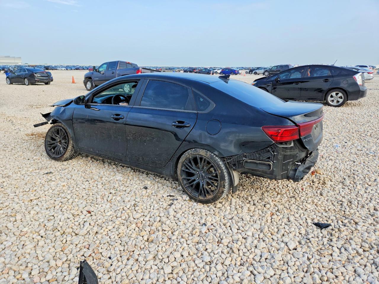 2022 Kia Forte Lxs - zdjęcie 2