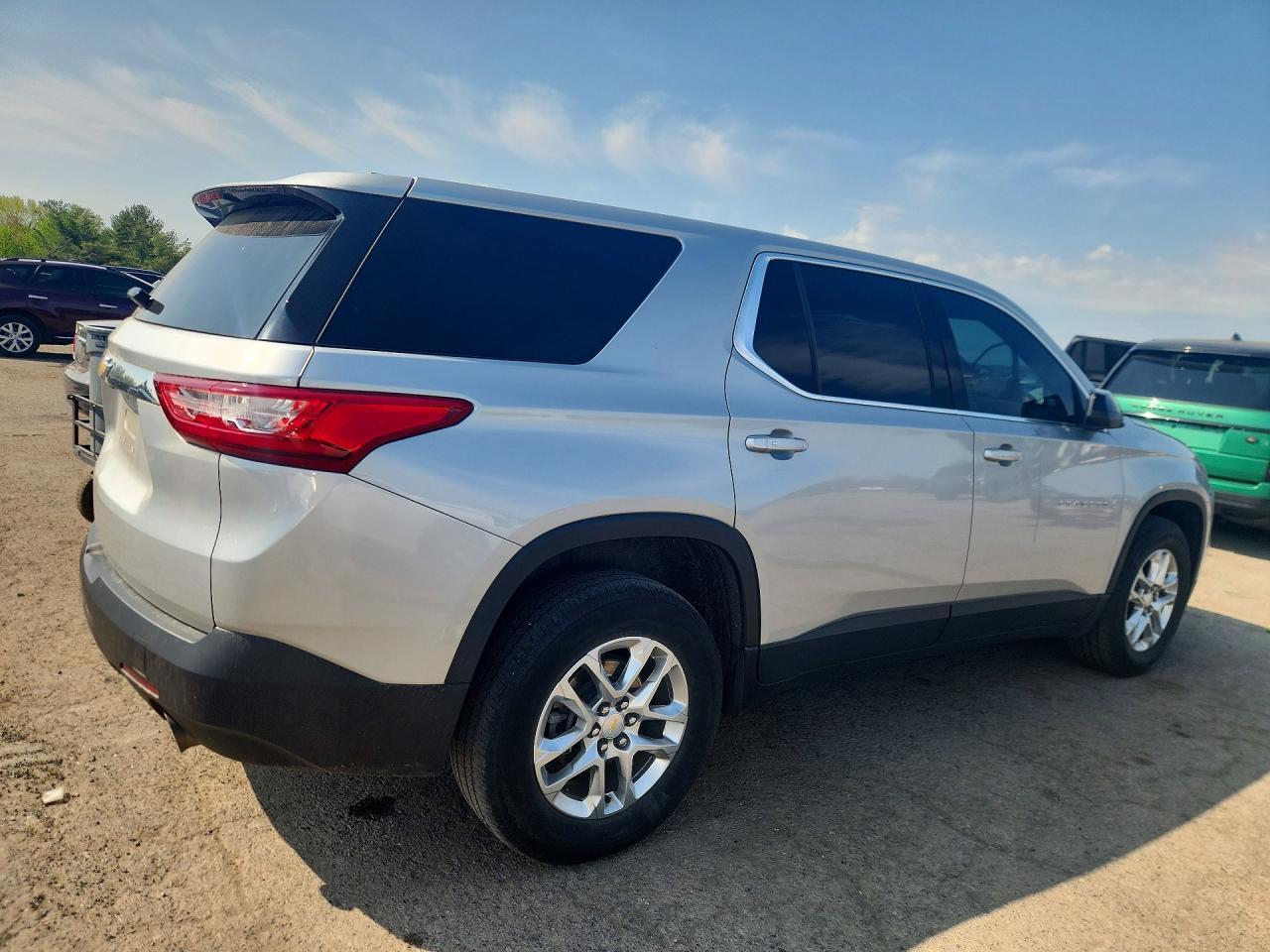 2021 Chevrolet Traverse Ls - zdjęcie 3