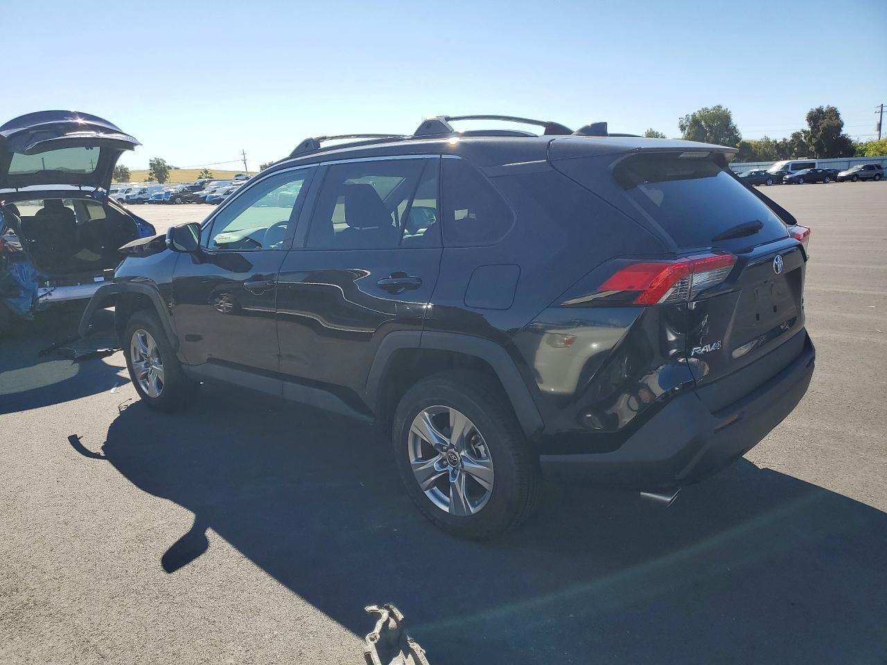 2024 Toyota Rav4 Xle - zdjęcie 2