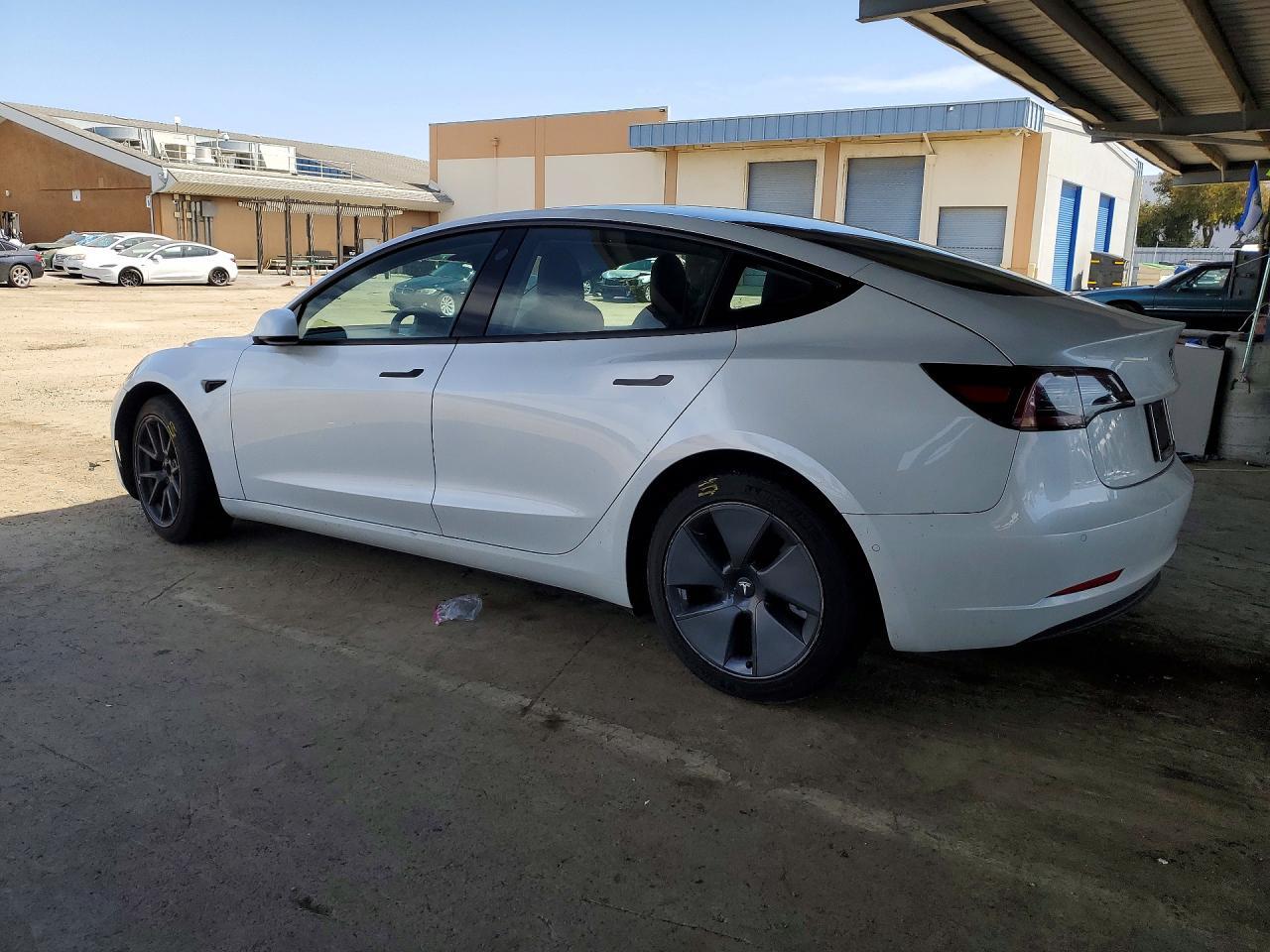 2021 Tesla Model 3 - zdjęcie 2