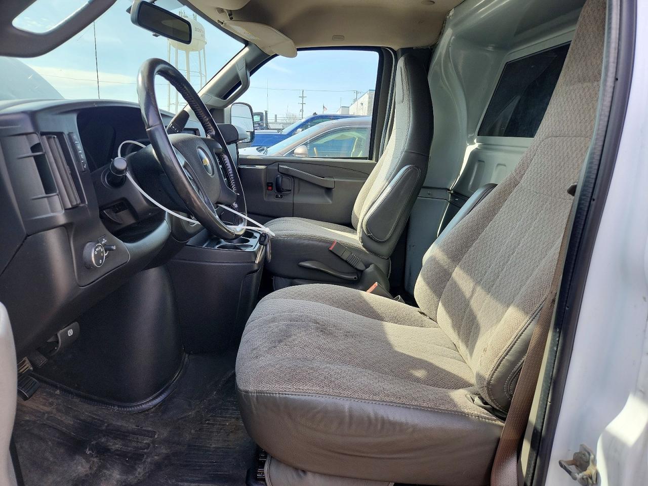 2020 Chevrolet Express G2500 - zdjęcie 7