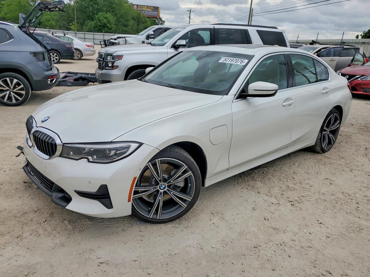 2021 BMW 330E - zdjęcie główne