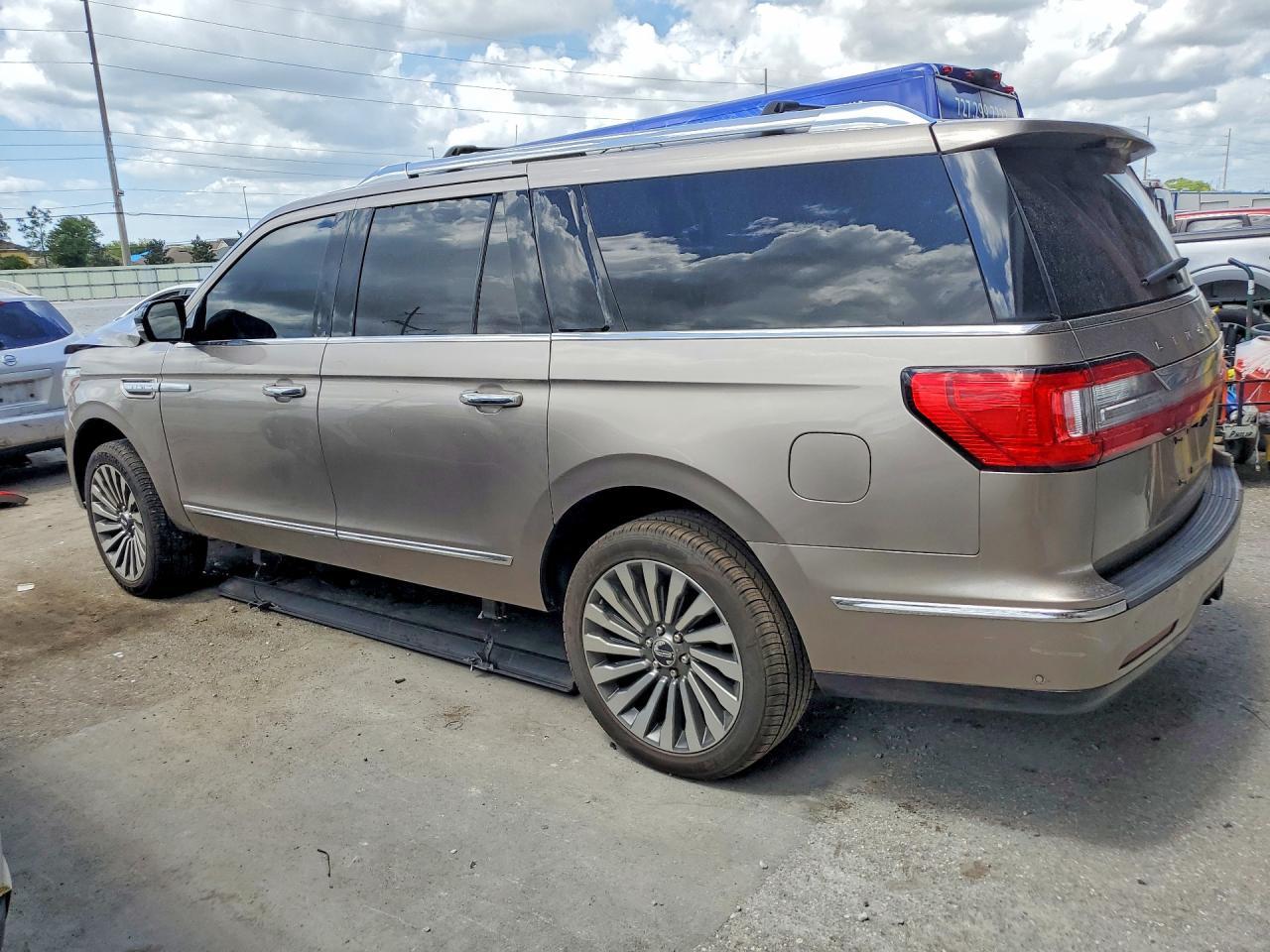2019 Lincoln Navigator L Reserve - zdjęcie 2