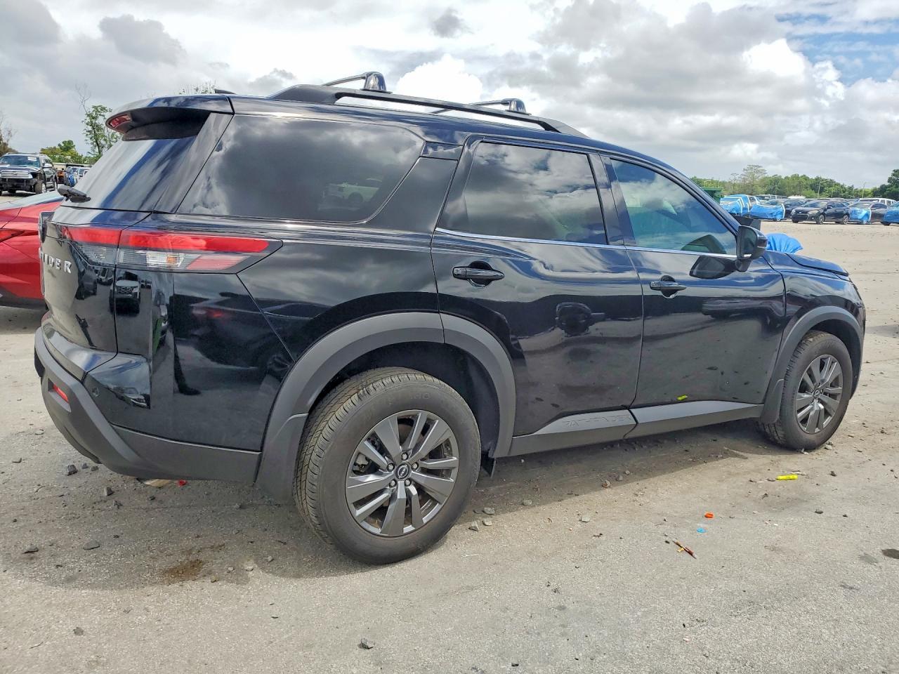 2025 Nissan Pathfinder Sv - zdjęcie 3