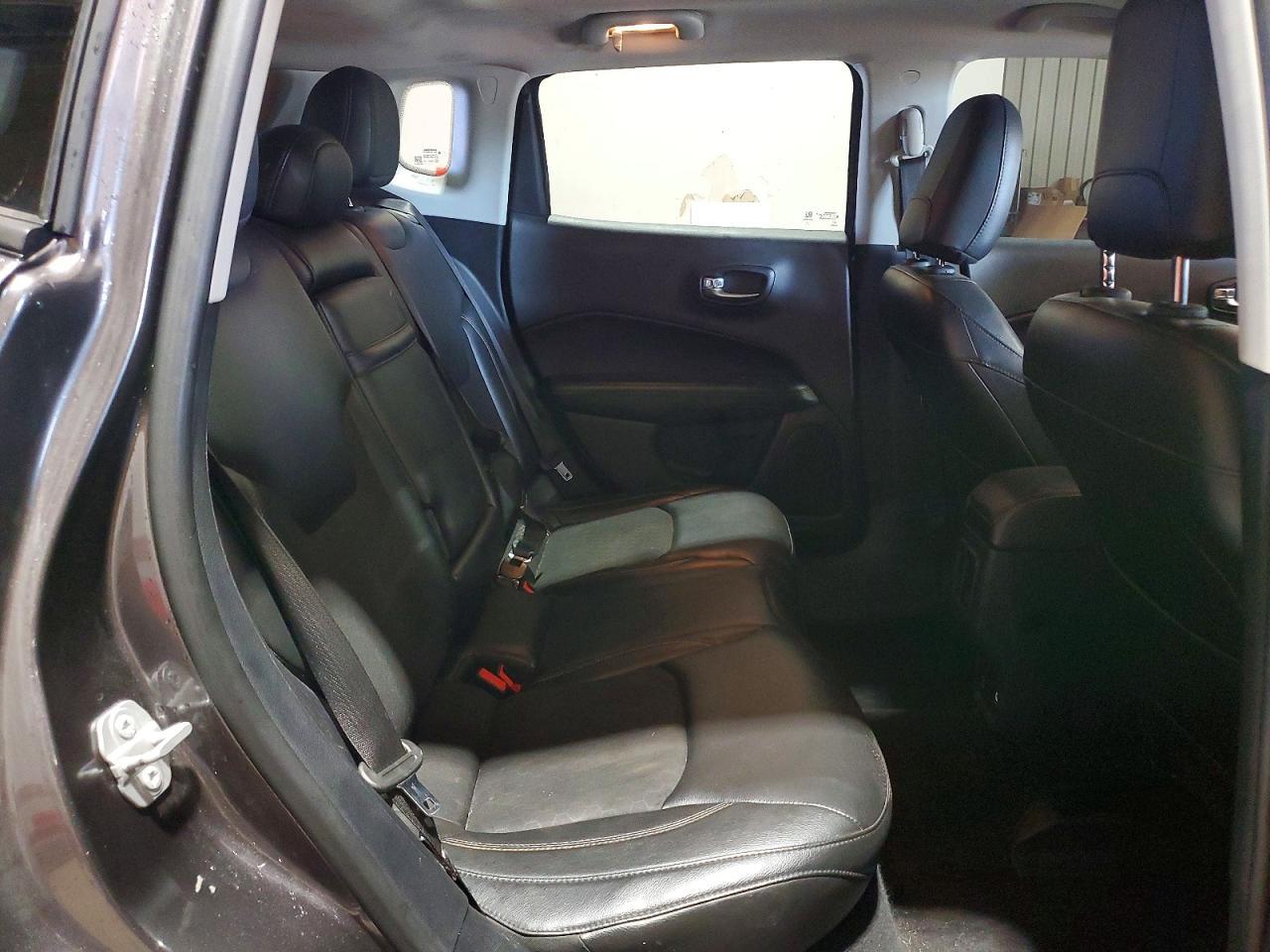 2018 Jeep Compass Latitude - zdjęcie 11
