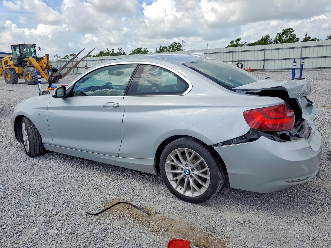 2016 BMW 228 Xi Sulev - zdjęcie 2