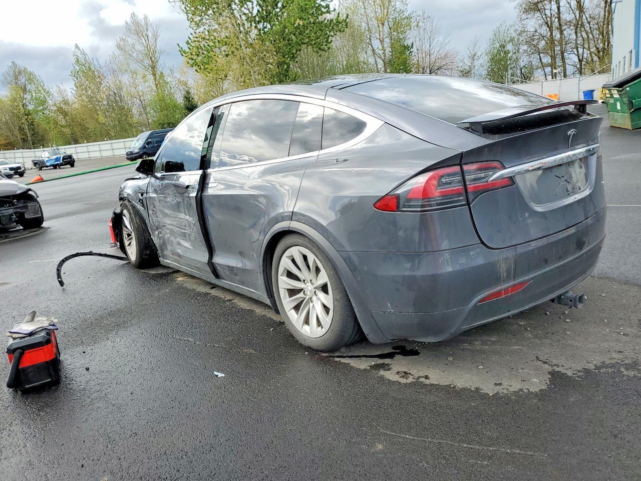 2016 Tesla Model X - zdjęcie 2