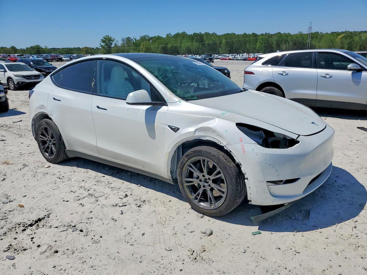 2024 Tesla Model Y - zdjęcie 4