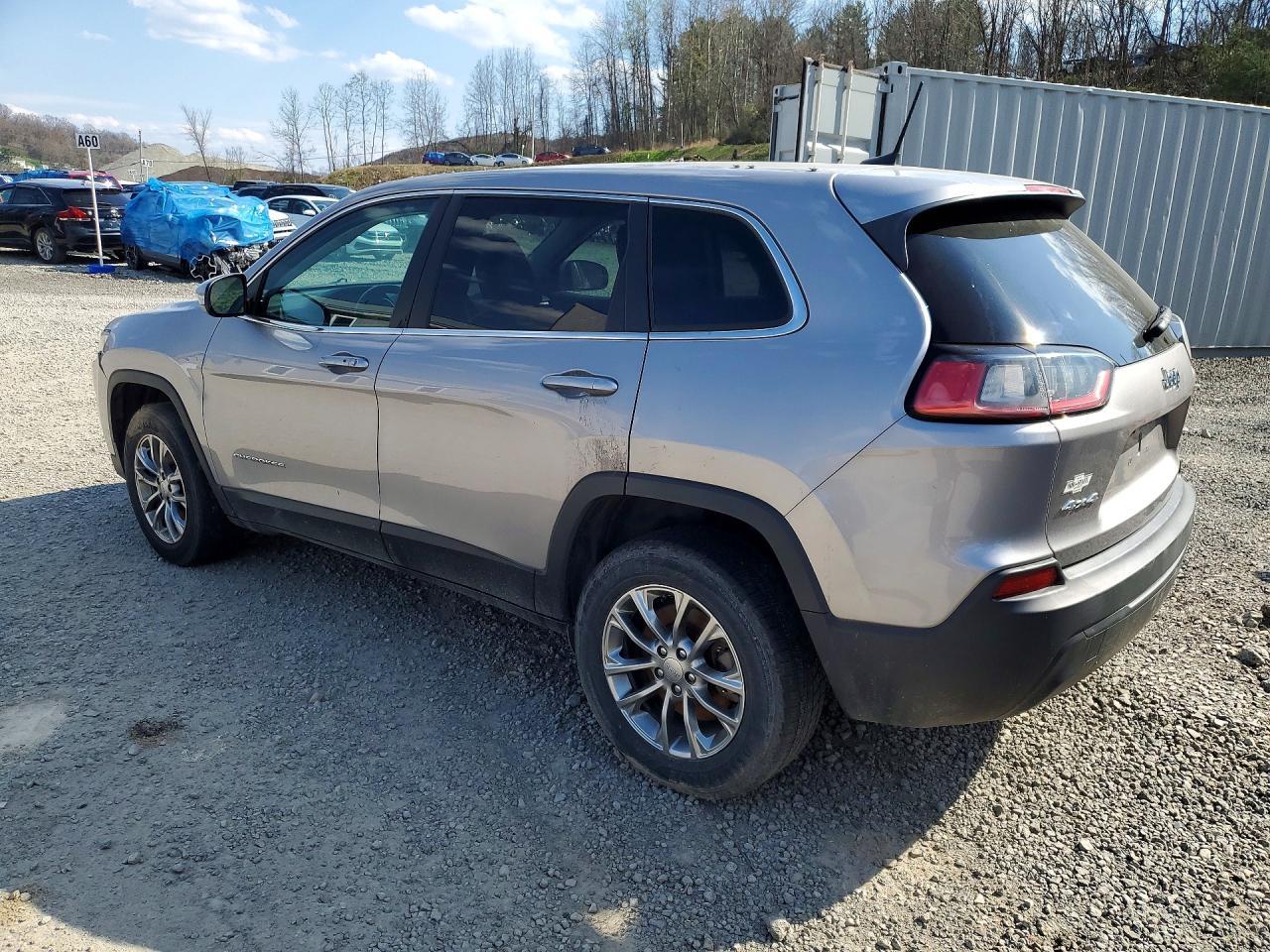 2019 Jeep Cherokee Latitude Plus - zdjęcie 2