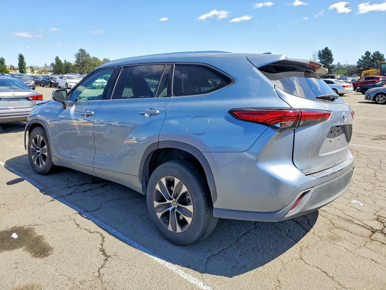 2021 Toyota Highlander Hybrid Xle - zdjęcie 2