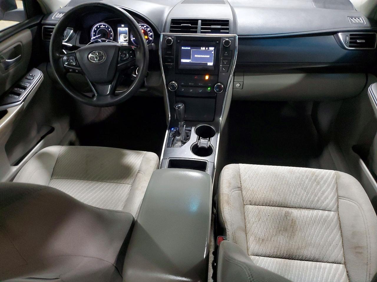 2017 Toyota Camry Le - zdjęcie 8