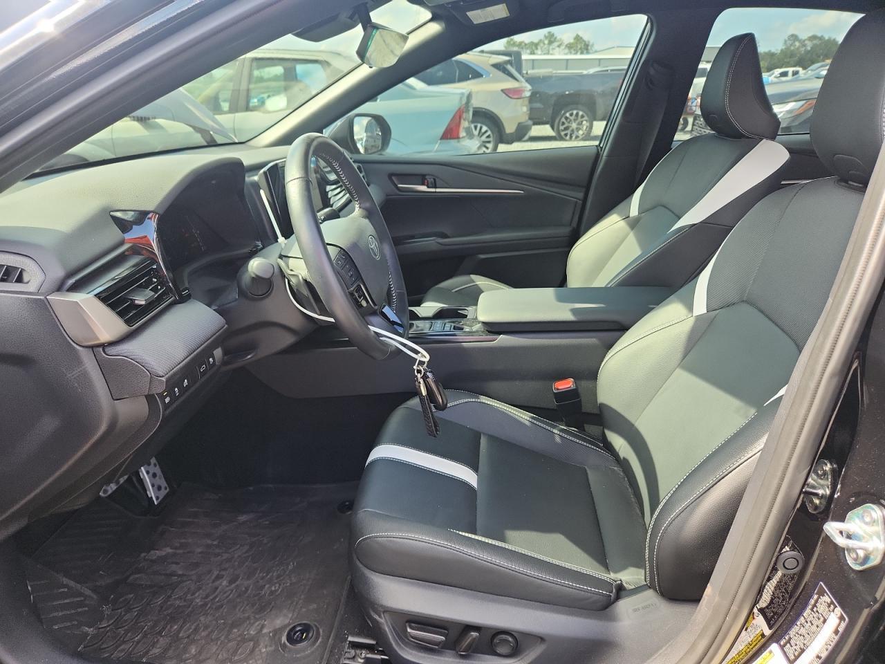 2025 Toyota Camry Se - zdjęcie 7