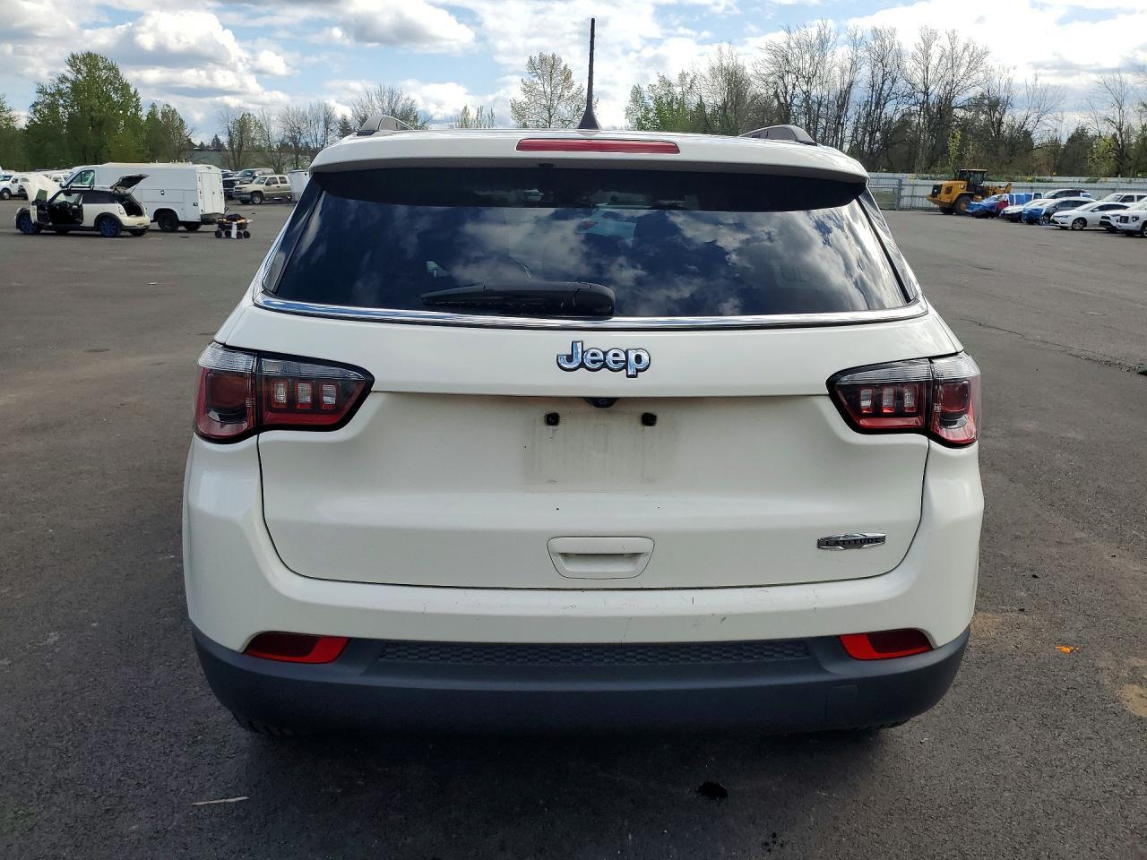2020 Jeep Compass Latitude - zdjęcie 6