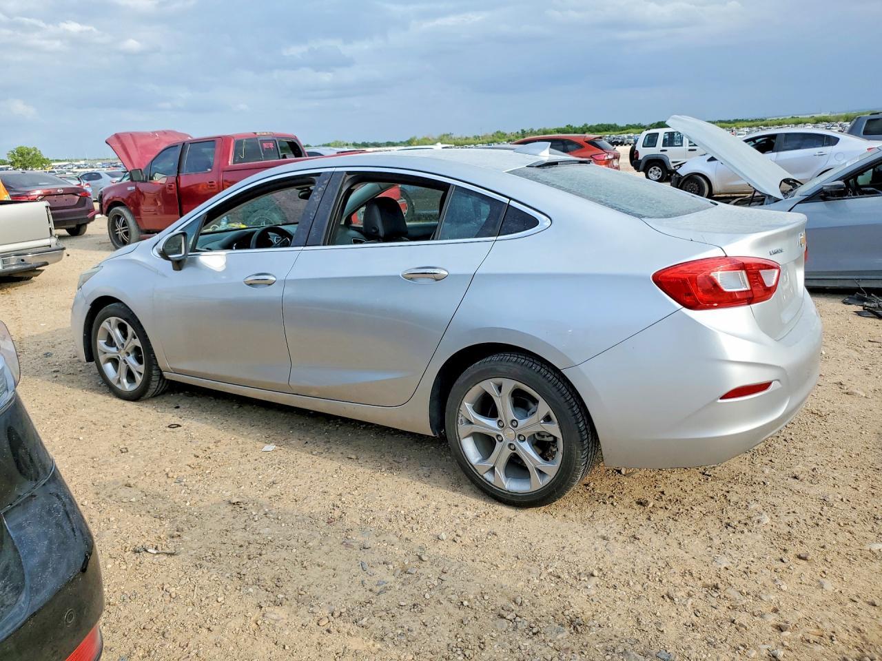 2017 Chevrolet Cruze - zdjęcie 2