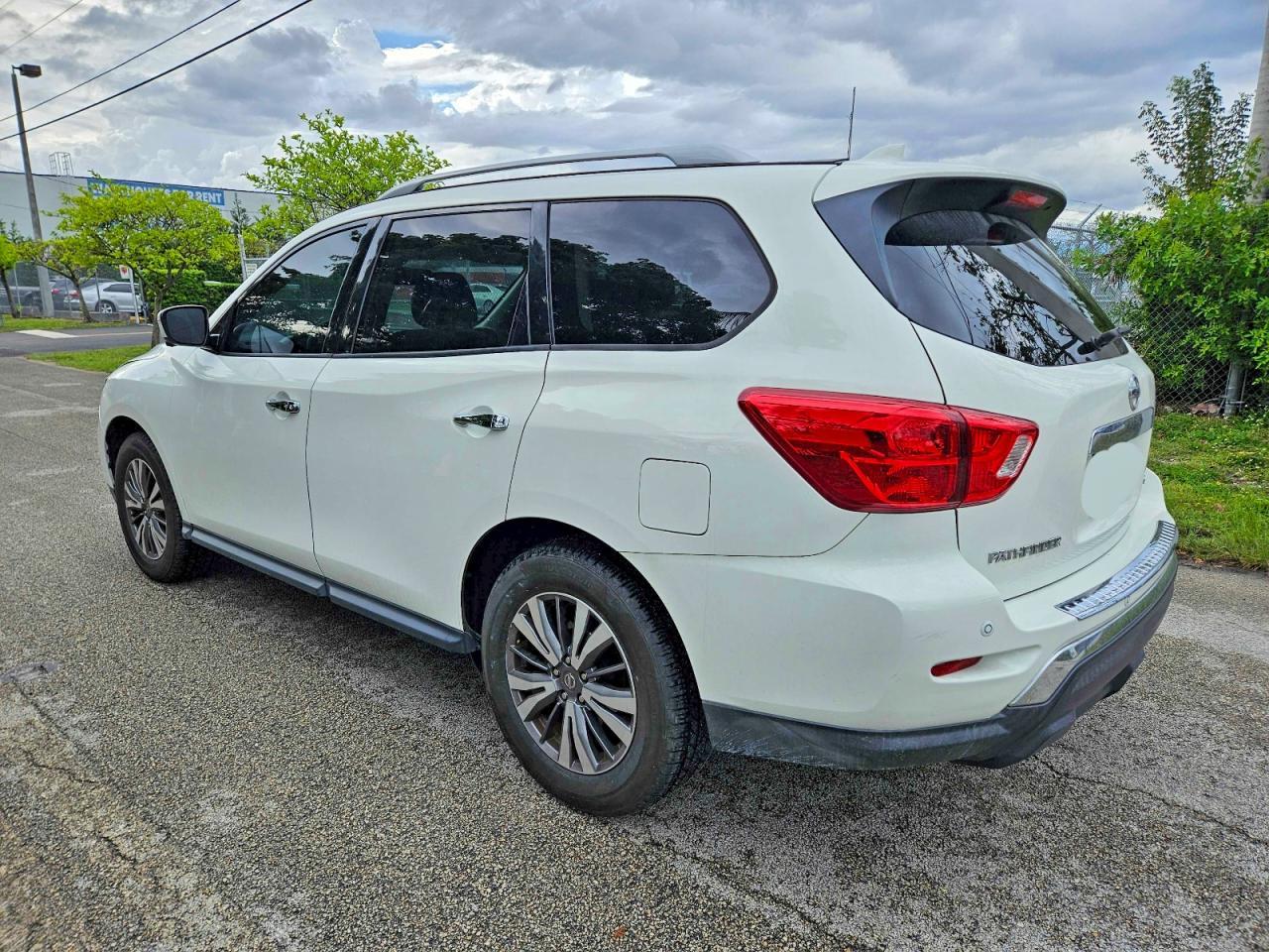 2019 Nissan Pathfinder Sl - zdjęcie 3