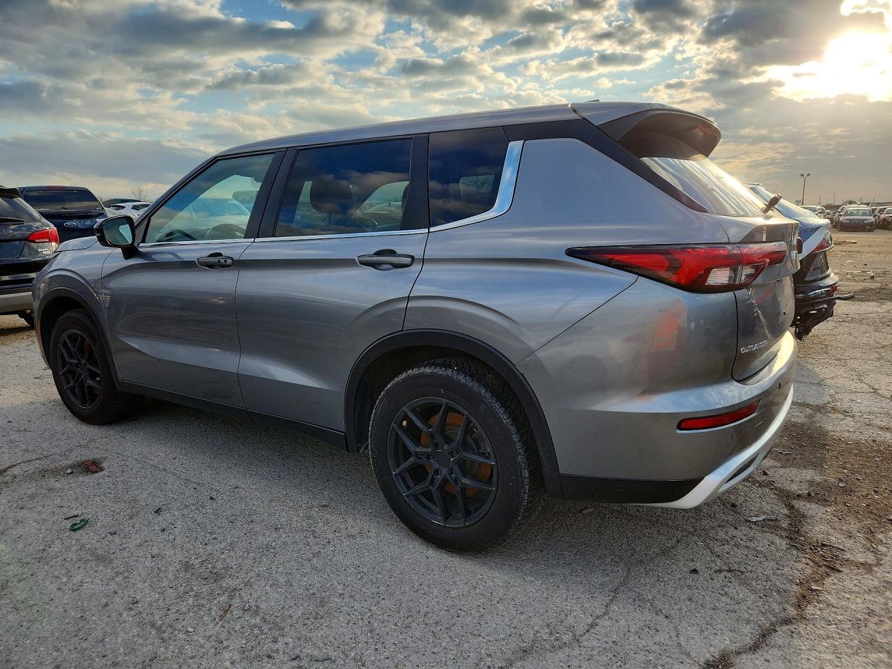 2022 Mitsubishi Outlander Se - zdjęcie 2
