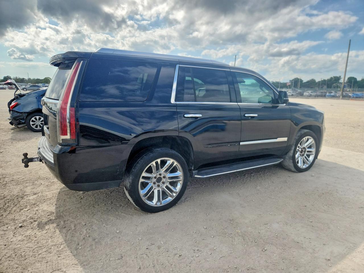 2018 Cadillac Escalade Luxury - zdjęcie 3