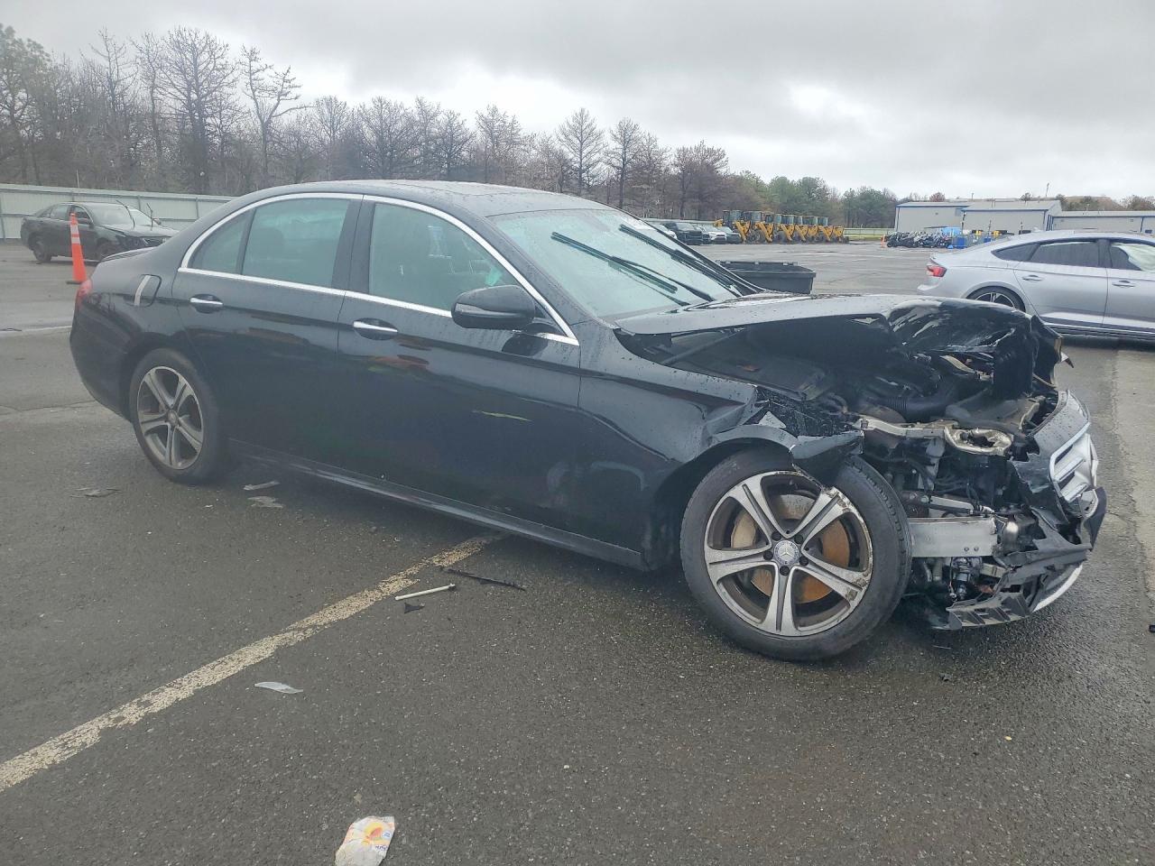 2017 Mercedes-Benz E 300 4Matic - zdjęcie 4