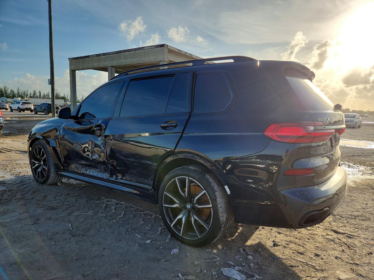 2022 BMW X7 xDrive40I - zdjęcie 2