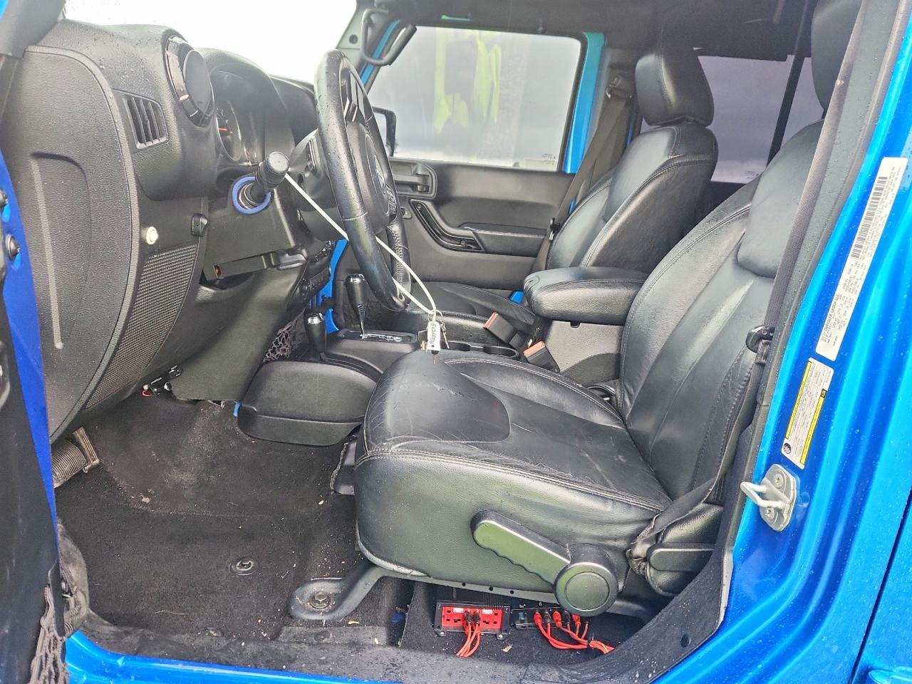 2014 Jeep Wrangler Unlimited Sahara - zdjęcie 7