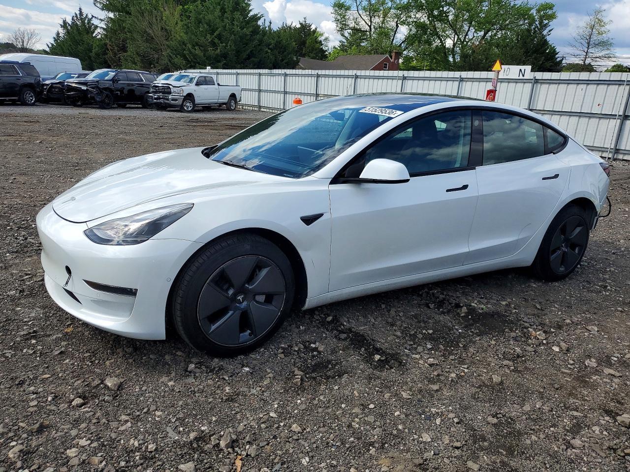 2022 Tesla Model 3 - zdjęcie główne