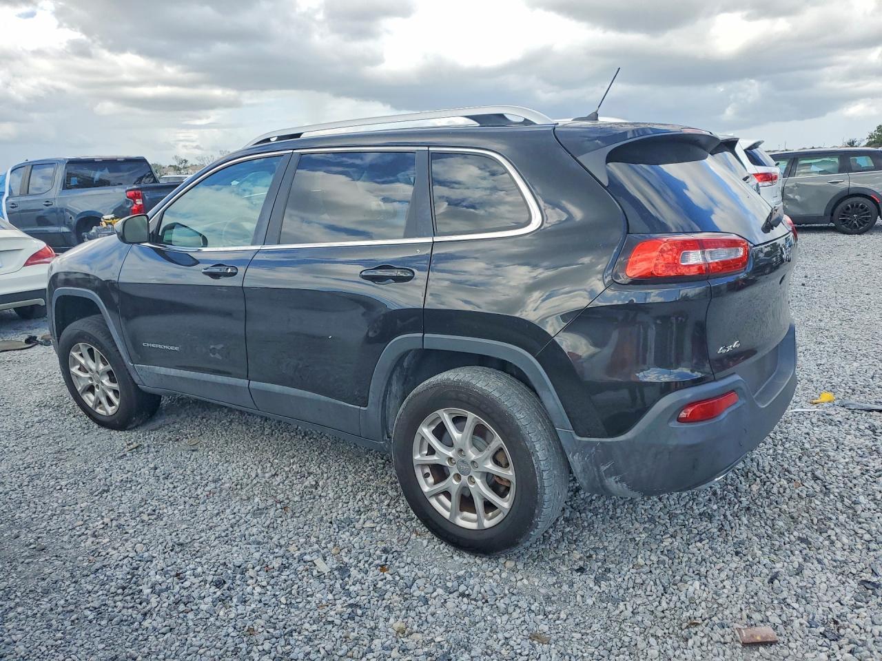 2015 Jeep Cherokee Latitude - zdjęcie 2