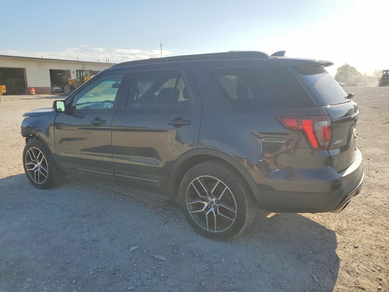 2017 Ford Explorer Sport - zdjęcie 2