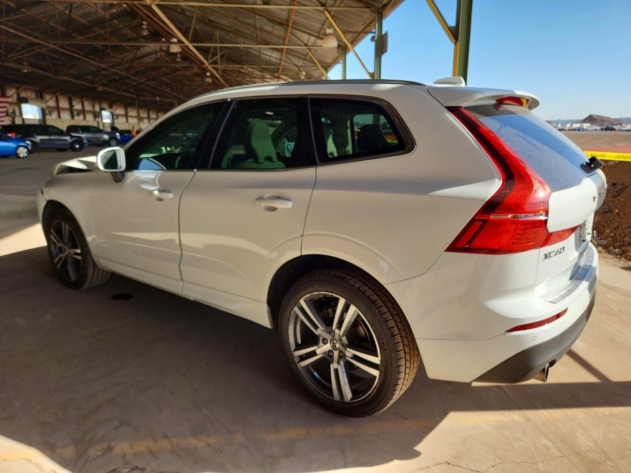 2021 Volvo Xc60 T5 Momentum - zdjęcie 2