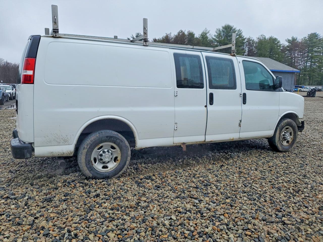 2017 Chevrolet Express G2500 - zdjęcie 3
