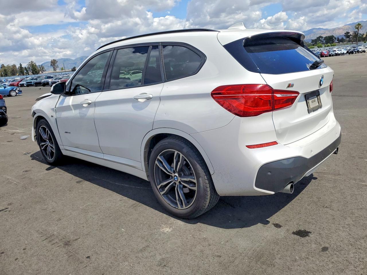 2017 BMW X1 xDrive28I - zdjęcie 2