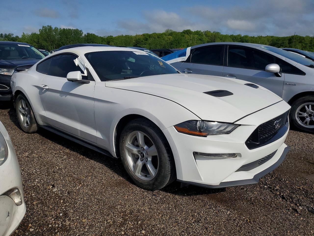2020 Ford Mustang - zdjęcie 4