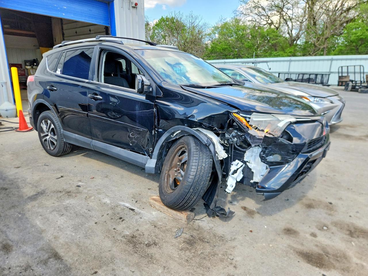 2018 Toyota Rav4 Le - zdjęcie 4