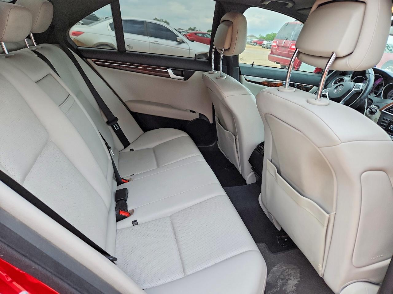 2014 Mercedes-Benz C 250 - zdjęcie 10