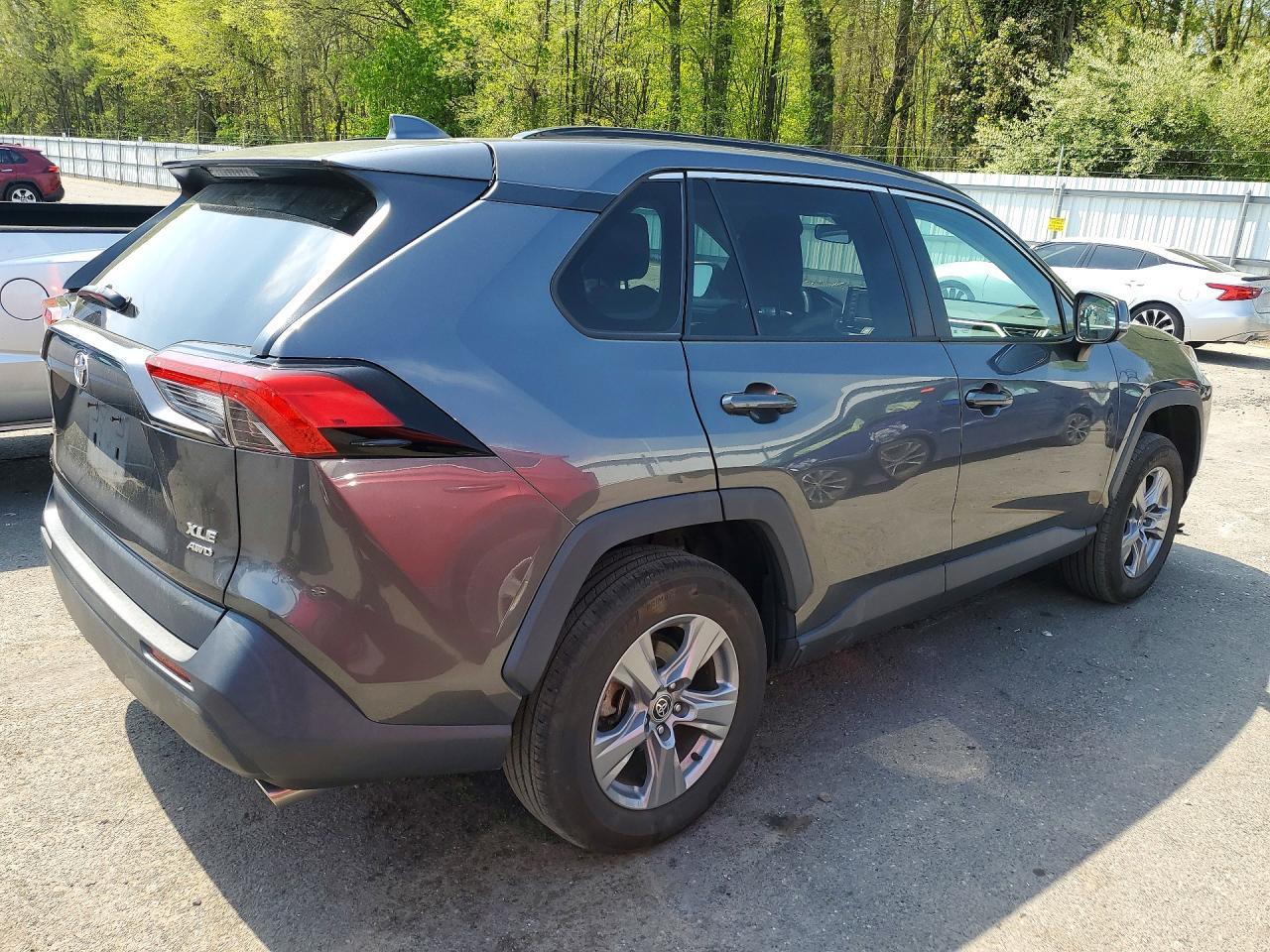2022 Toyota Rav4 Xle - zdjęcie 3