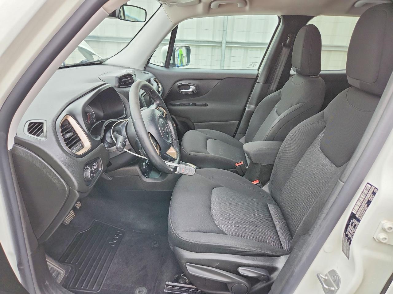 2016 Jeep Renegade Latitude - zdjęcie 7