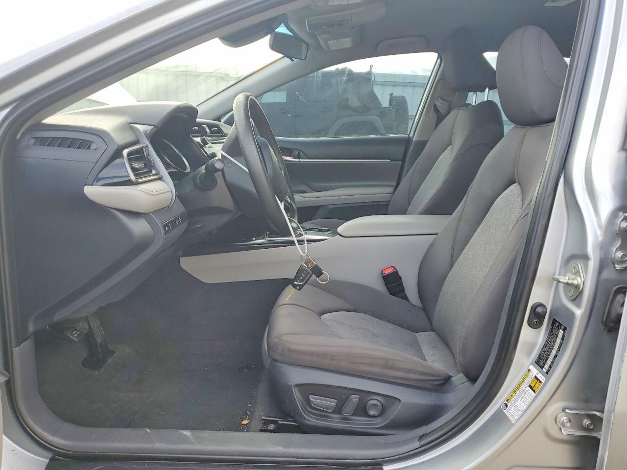 2019 Toyota Camry Le - zdjęcie 7