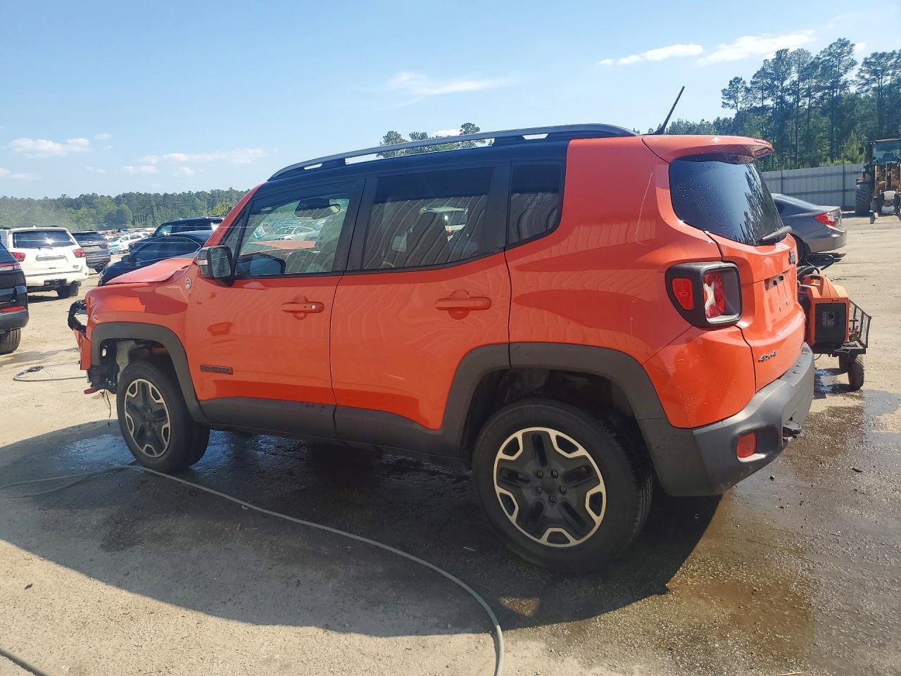 2015 Jeep Renegade Trailhawk - zdjęcie 2