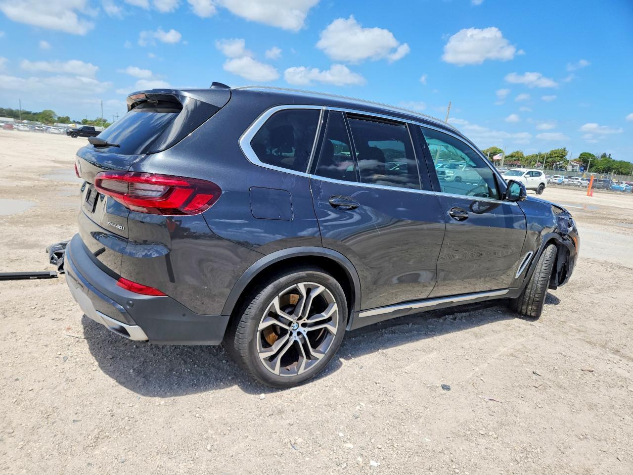 2023 BMW X5 xDrive40I - zdjęcie 3