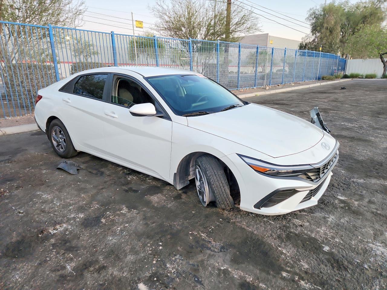 2024 Hyundai Elantra Se - zdjęcie 4